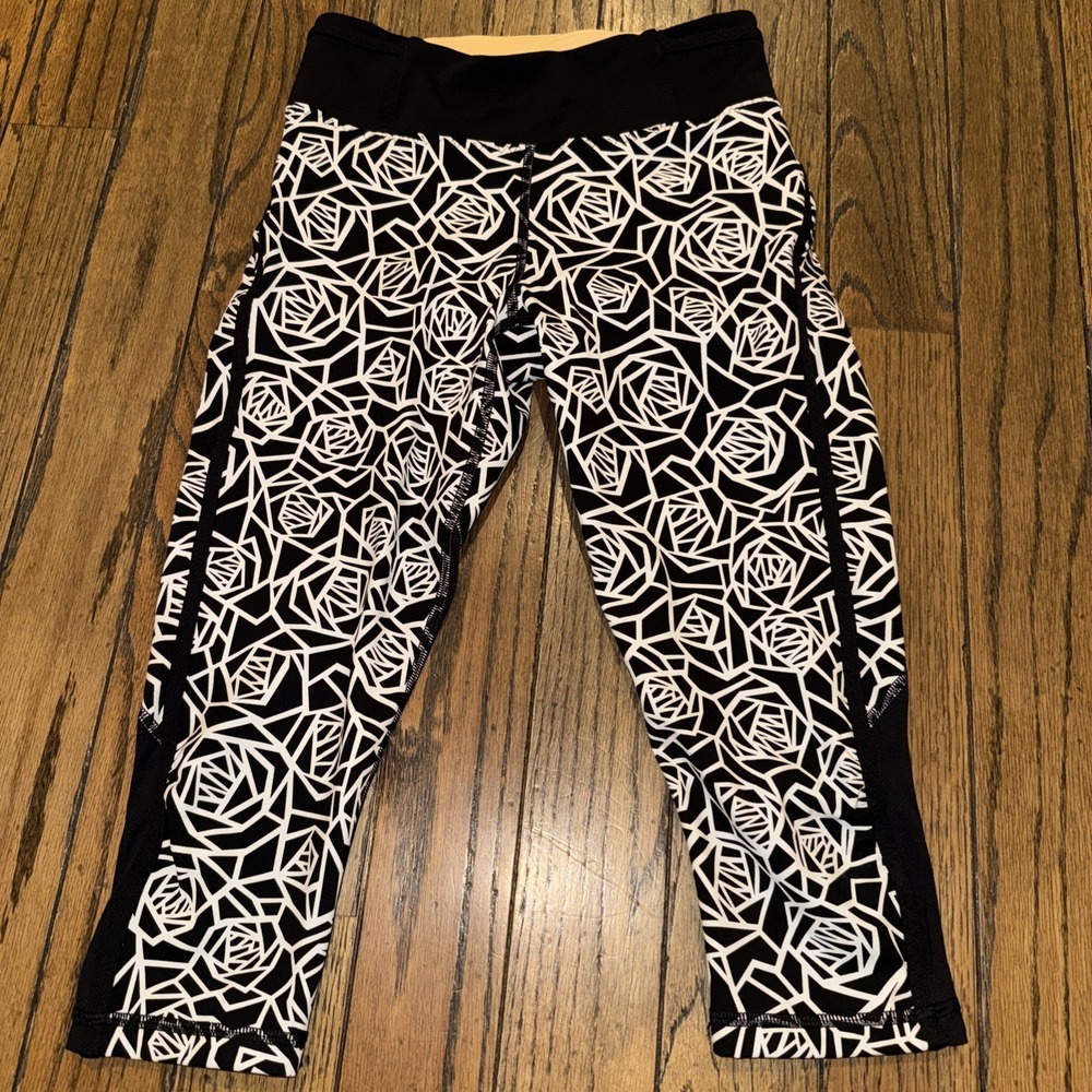 Lululemon Size 4 Real Quick Crop Posey Mosaic Black Full-On Luxtreme